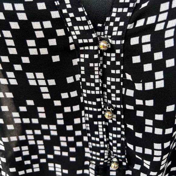 🌸4/$20🌸 Black and White Checkered Longsleeve V-Neck Blouse - Picture 1 of 11